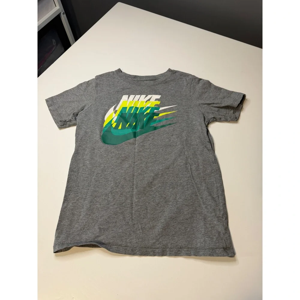 Nike Boys Athletic Cut Graphic T-Shirt Heather Gray Green Yellow Size Small